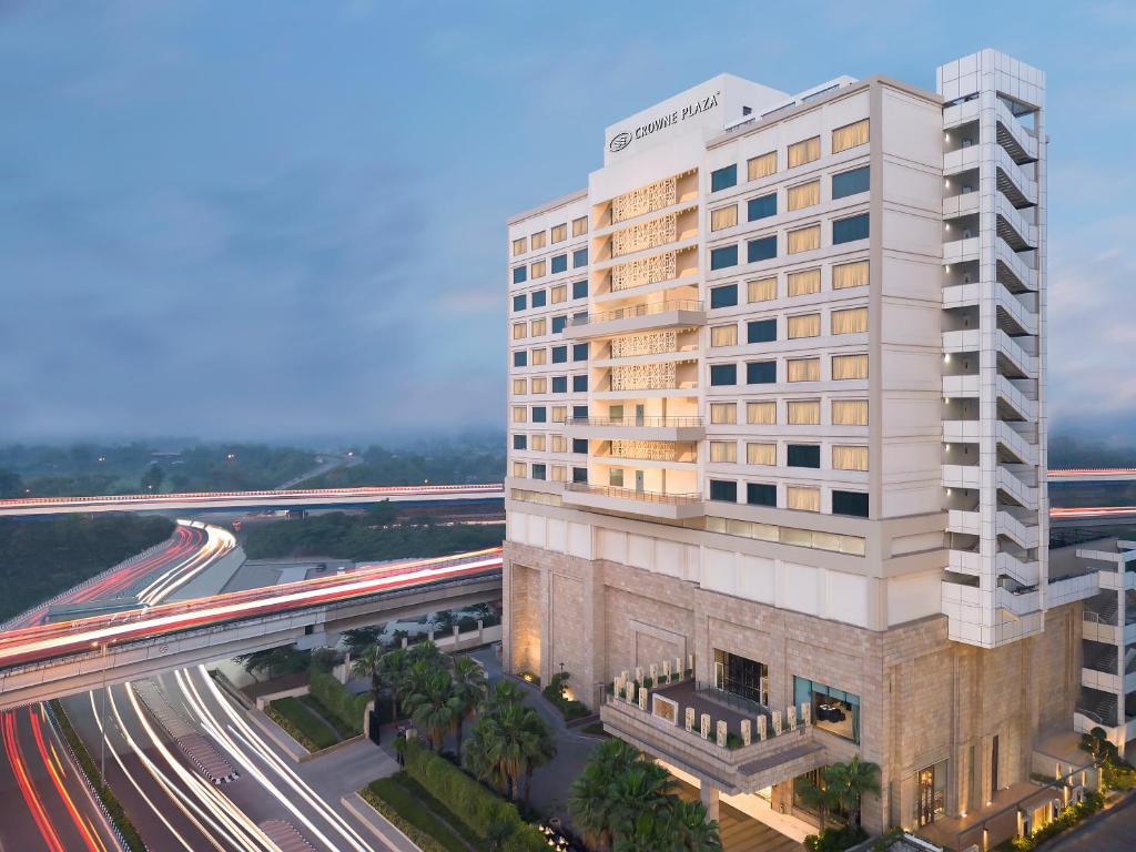 Crowne Plaza Hotel Escorts New Delhi